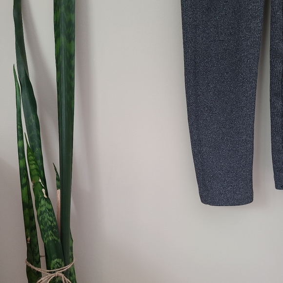 STREETWEAR SOCIETY | Grey Waffle Print Leggings - Picture 3 of 4